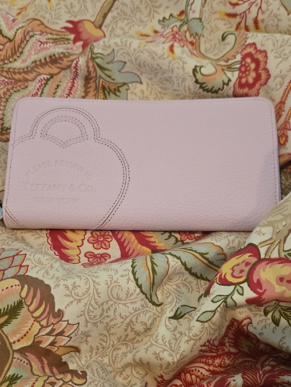 Tiffany & Co. Pastel Pink Pebbled Leather Zip Wallet - Picture 2 of 3